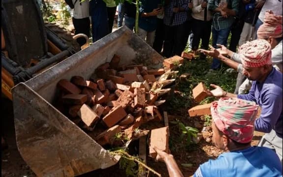 Authorities demolish illegal structures including temporary prayer site at Suhrawardy Udyar